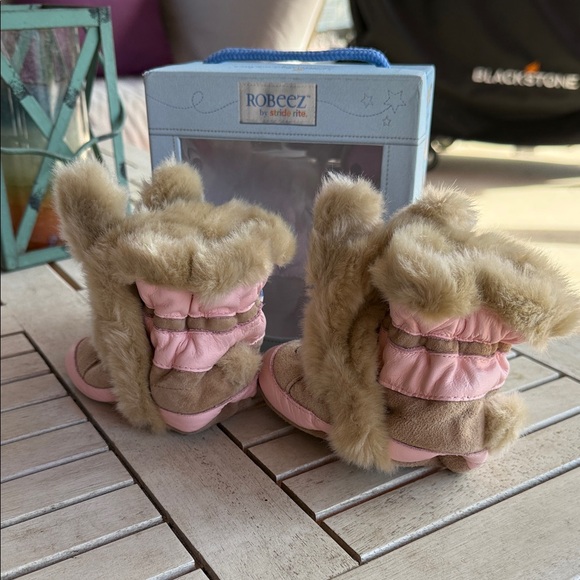 Robeez Furry Bunny Slippers - Picture 3 of 9